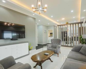 Accra Luxury Apartment at Silicon Square - Accra - Wohnzimmer