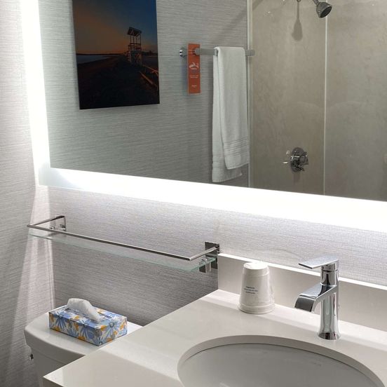 Howard Johnson by Wyndham Middletown Newport Area image 1