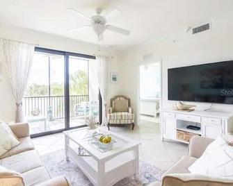 Luxury Condo in Upscale Lakewood National Golf Community\nExperience the Best - Lakewood Ranch - Living room