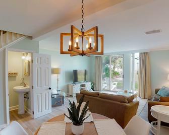 Villas by The Sea Two Bedroom Apartment - Jekyll Island - Sala de estar