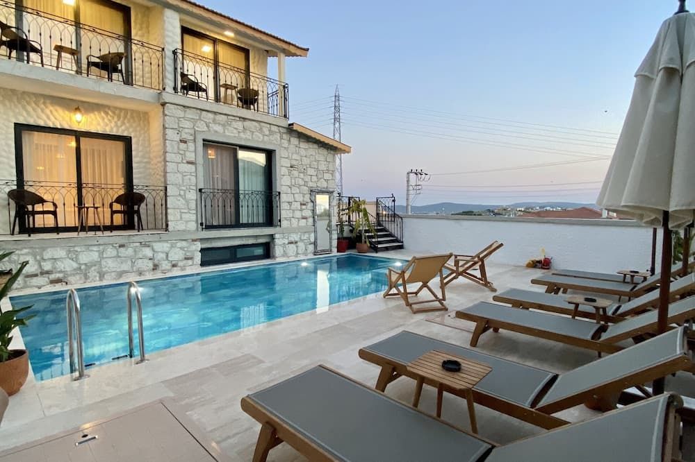 سيريز أوتل ألاكاتي باي لا ميرا - Ildir - حوض السباحة