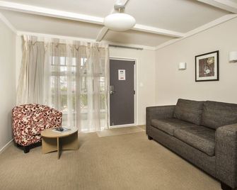 Lake Rotorua Hotel - Rotorua - Olohuone