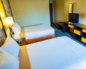 Super 8 by Wyndham Belen NM - Belen - Slaapkamer