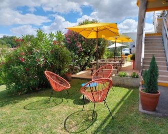 Premiere Classe Saintes - Saintes - Patio