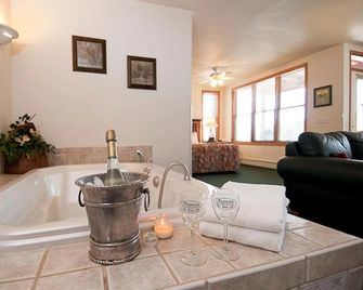 Wildwood Inn - Estes Park