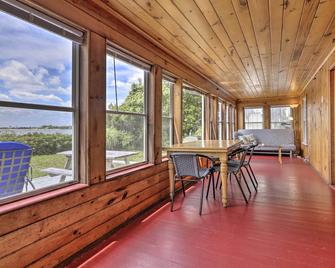 Waterfront Cottage with Sunroom and Patio and Grill - Clinton - Dining room
