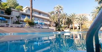 Nyala Suite Hotel - San Remo - Zwembad