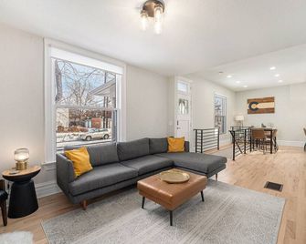 Outdoor Living and comfort by RiNo BBQ Office - דנבר - סלון