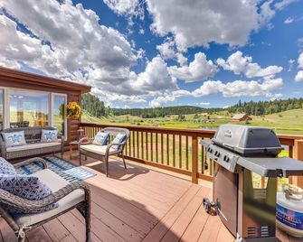 Lakefront Divide Cabin w/ Game Room! - Woodland Park - Balkón