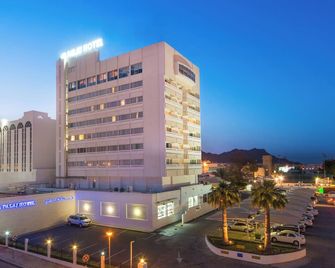Al Falaj Hotel - Muscat - Building