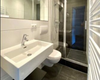 Hotel & Tafernwirtschaft zum Fischer - Dachau - Salle de bain