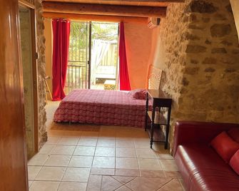 Gîte in a paradise setting with private pool - Le Castellet - Bedroom