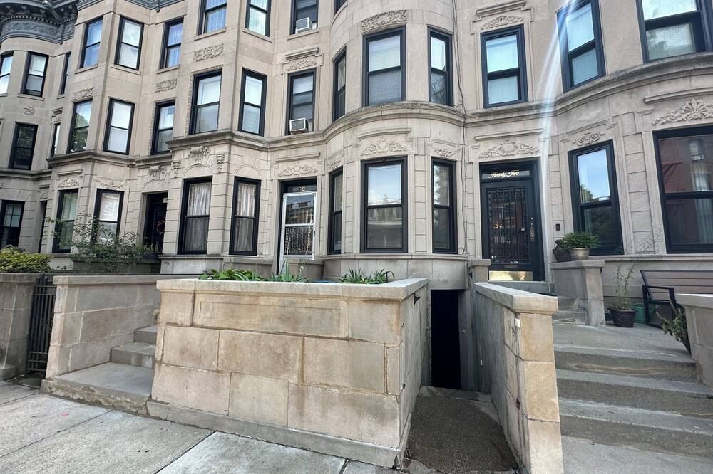 Chic 2-bedroom apt, Brooklyn, AC, WiFi, close to train, restaurants, supermarket - ברוקלין