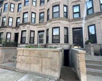 Chic 2-bedroom apt, Brooklyn, AC, WiFi, close to train, restaurants, supermarket - Brooklyn