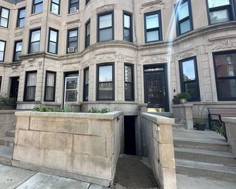 Chic 2-bedroom apt, Brooklyn, AC, WiFi, close to train, restaurants, supermarket - Brooklyn
