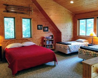 Mia's Black Dog Lodge, a wonderful Chalet on Big Lake Chetac - Birchwood - Habitación