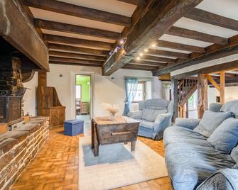 Authentique Chaumiere Dans La Baie Du Mo - Beauficel - Sala de estar