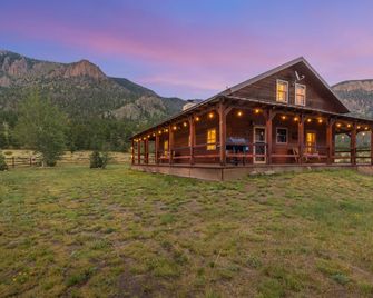Mountain Modern Cabin | Fenced Yard | Ping Pong - South Fork - Building