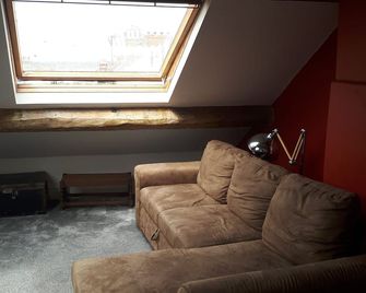 Ty Glyndwr Bunkhouse, Bar And Cafe - קרנרפון - סלון