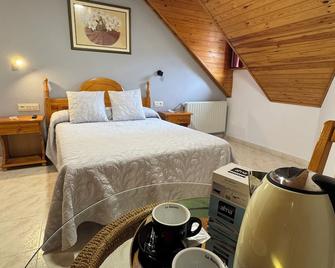 Hostal Marboré - Bielsa - Bedroom