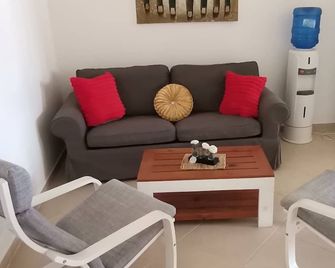 Get away from it all and enjoy a well-deserved vacation, just 5 minutes from the beach. - Las Terrenas - Olohuone