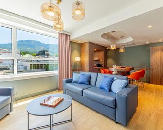 Golden Tulip Aix les Bains - Hotel & Spa - Aix-les-Bains - Huiskamer