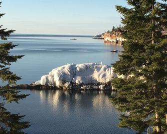 North Shore Headlands House - retreat house on Lake Superior - Silver Bay - Outdoors view