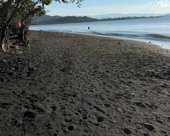 Cozy Beachfront Retreat w/ Private Pool, 2 Ensuite Bedroom Villa - Santa Ana - Santa Ana - Playa