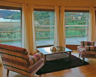 Hacienda Tres Lagos - Puerto Guadal - Huiskamer