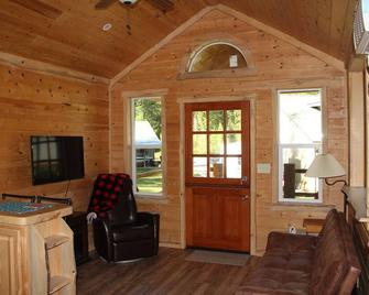 Cozy Cabin in the Big Woods of North Idaho - Athol - Living room