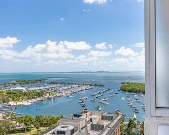 Lateral Sea View Studio, Balcony, Full Kitchen, Coconut Grove, Free Park, Pool - Miami
