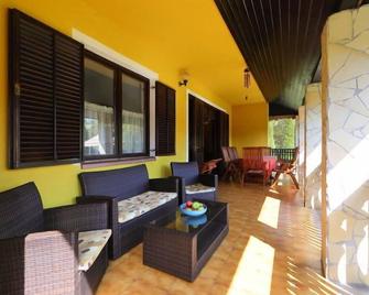 Holiday Home Akazie by Interhome - Balatonmáriafürdő - Patio