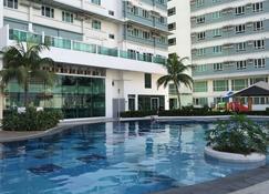 Studio Unit at The Beacon Makati - Manila - Pool