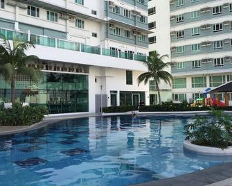 Studio Unit at The Beacon Makati - Manila - Pool