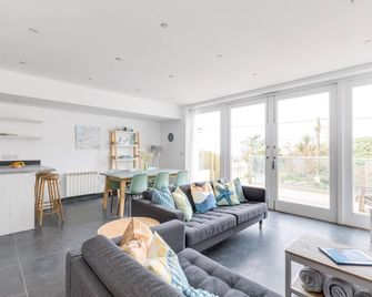 The Beach House - Port Isaac - Living room