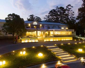 Hosteria Atahualpa Yupanqui - Cerro San Javier - Edificio