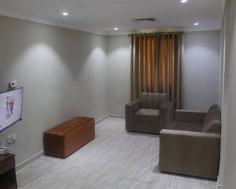 Magic Suite Alraggi - Al Farwānīyah - Living room