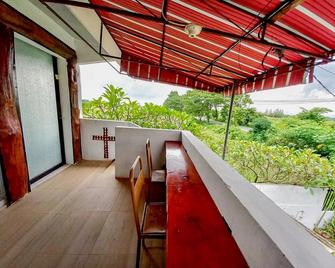 Labinda Homestay Caruban Mitra RedDoorz - Madiun - Balkon