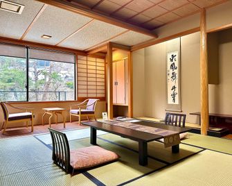 Ryumontei Chiba Ryokan - Kazuno - Essbereich