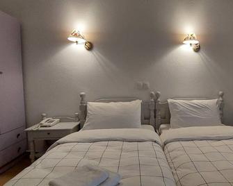 Hotel Rania - Loutra Edipsou - Bedroom