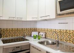 Apartamentos Nucleo Cristal - Torremolinos - Keuken