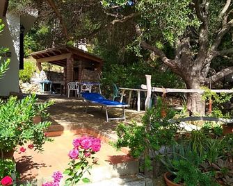 B&B S'Archiotta - Buggerru - Patio