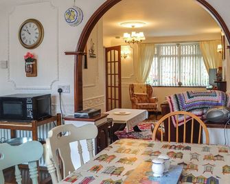 Josies Den - Bridlington - Dining room