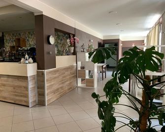 Ristorante Albergo Motta - Costigliole D'Asti - Front desk