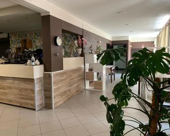 Ristorante Albergo Motta - Costigliole D'Asti - Front desk
