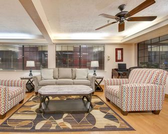 Howdy Hotel - College Station - Wohnzimmer