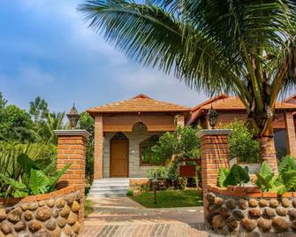 Brown Town Resort & Spa - Hyderabad