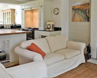 4 bedroom accommodation in Cheddar - Cheddar - Living room