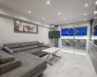 Gorgeous apartment - Near Beach - 2BR6p - Antibes - Wohnzimmer