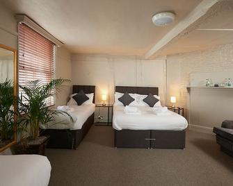 The Falcon Hotel & Restaurant - Bridgnorth - Bedroom